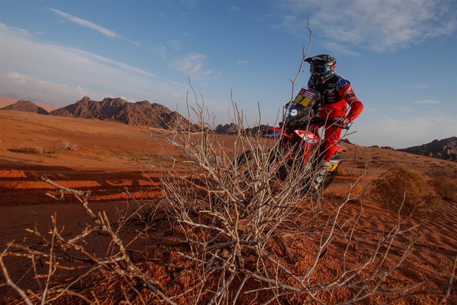 Pablo Quintanilla fue 26° en la tercera etapa y perdió terreno en el Rally Dakar