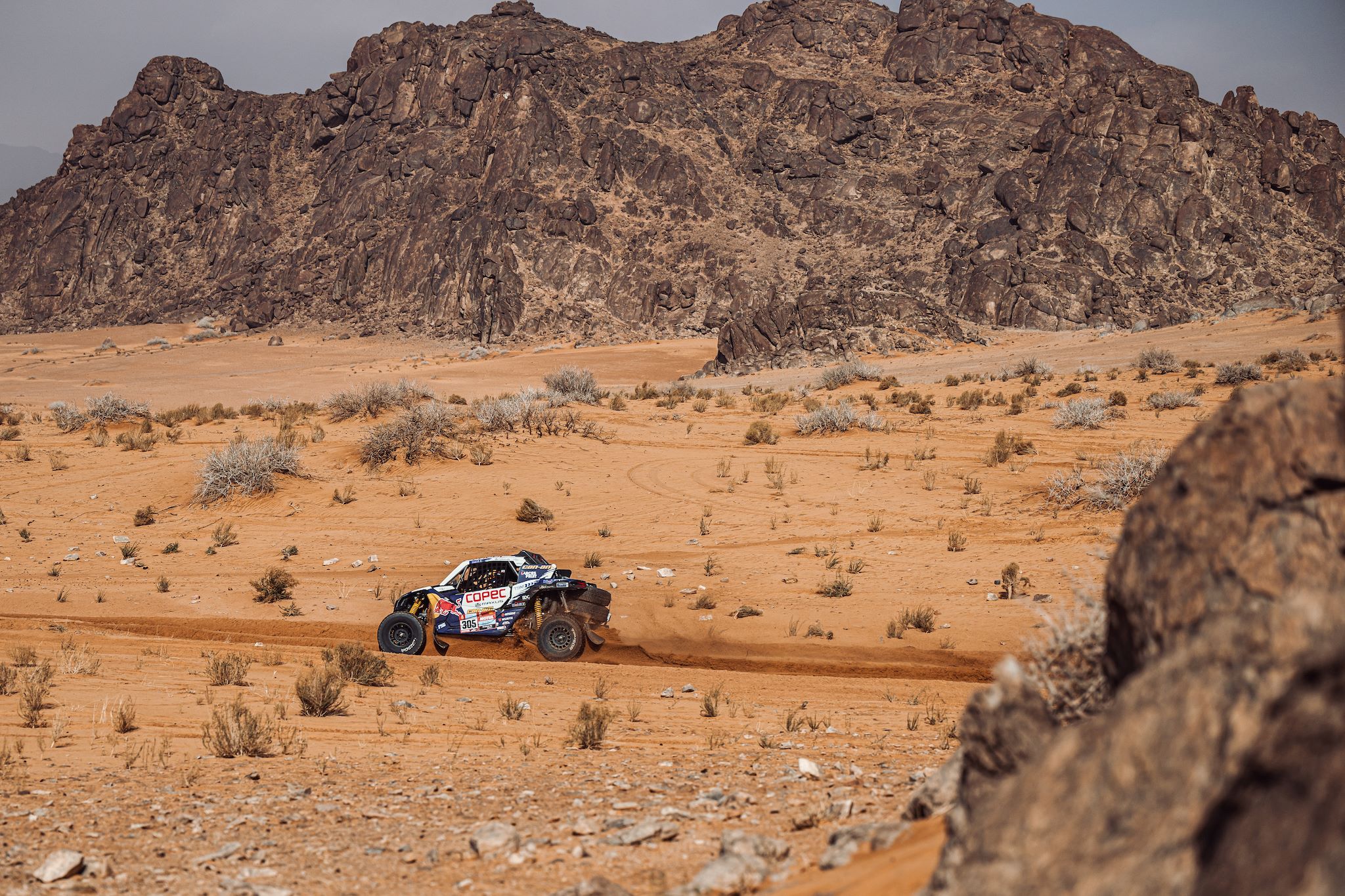 Francisco “Chaleco” López fue segundo y sigue líder en prototipos ligeros del Dakar