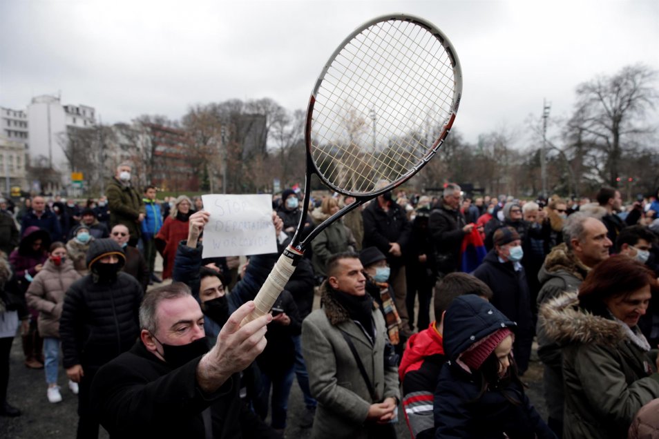 Seguidores de Novak Djokovic protestaron en apoyo al tenista en Belgrado