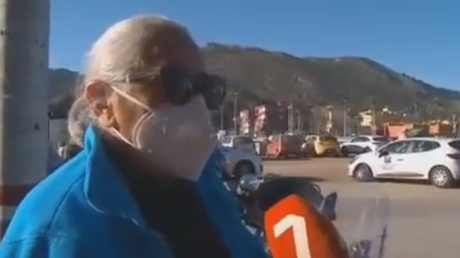 Anciana confundió fila para comprar entradas de un partido pensando que la vacunarían contra el coronavirus