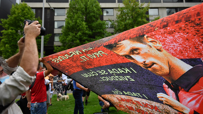 Presidente del Parlamento serbio calificó de asqueroso el trato a Djokovic