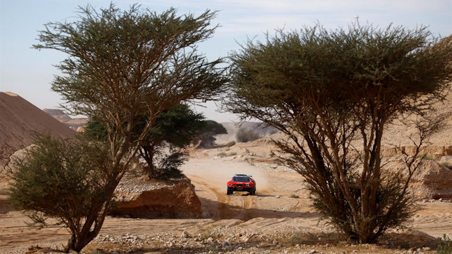 Orlando Terranova dio el golpe y ganó la sexta etapa del Dakar en autos