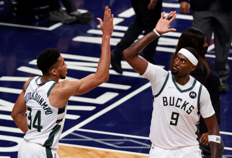 Milwaukee Bucks contó con el poderío de Giannis Antetokounmpo para dominar a los Nets en Brooklyn