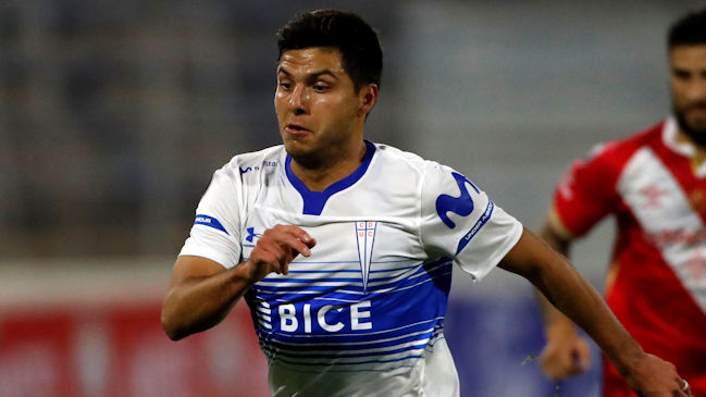 Universidad Católica hizo oficial la renovación de Raimundo Rebolledo