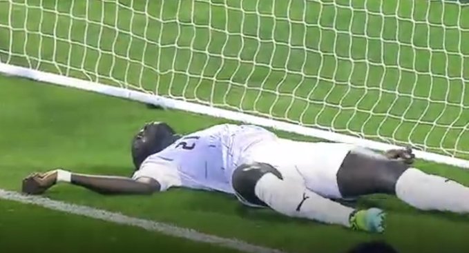 Terrible momento: Jugador sufrió infarto en pleno partido en Qatar