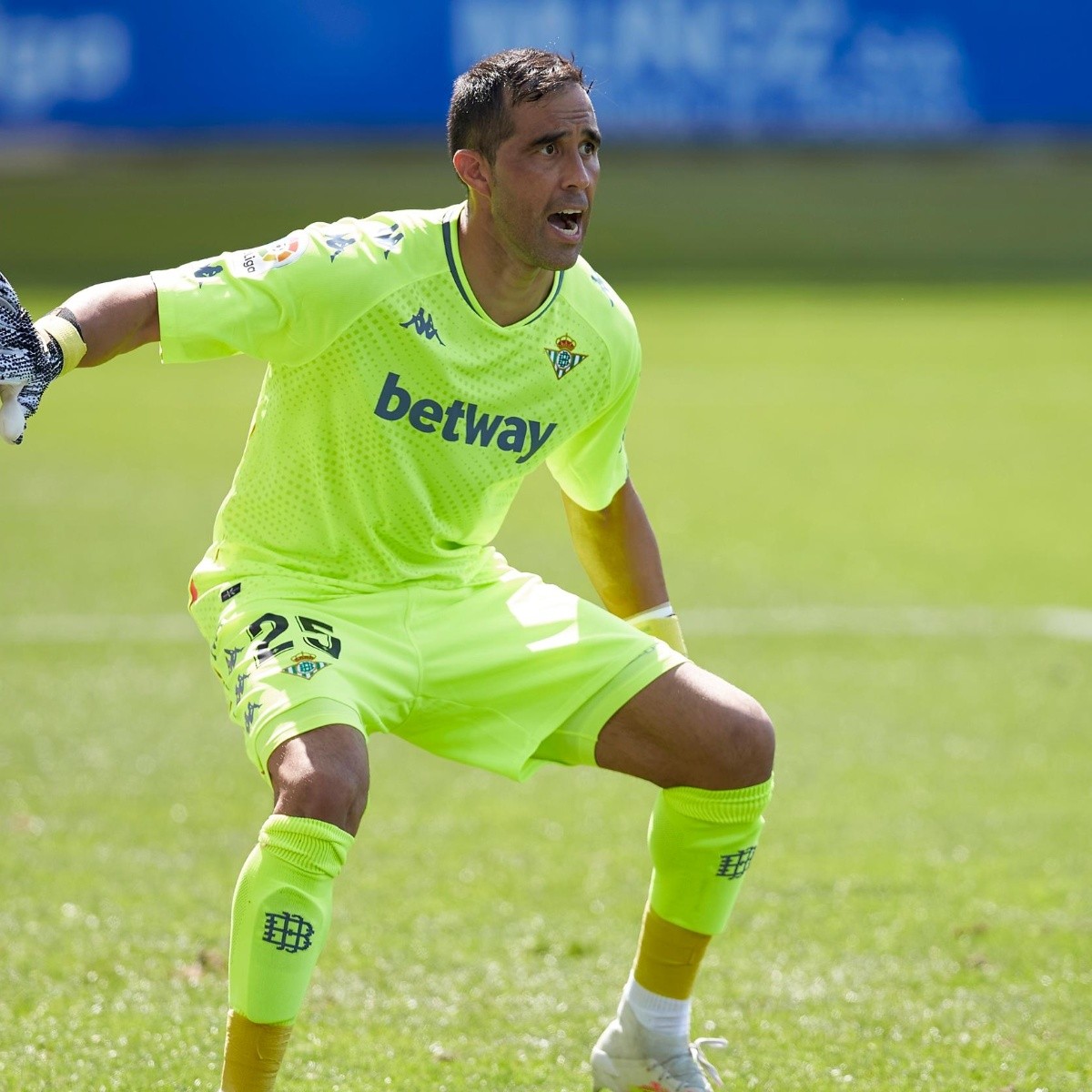 ¡Buenas noticias para Betis y la Roja! Claudio Bravo está “de regreso a la felicidad”