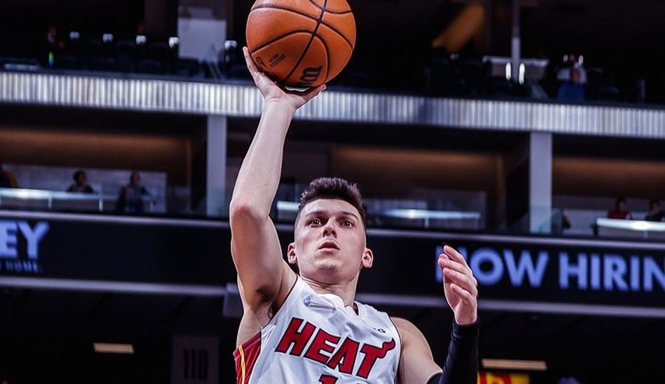 Tyler Herro comandó con 33 puntos la victoria de Miami Heat sobre Phoenix Suns en la NBA