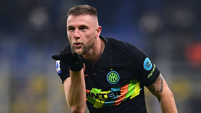 Milan Skriniar irrumpió con un tremendo frentazo para aventajar a Inter sobre Lazio