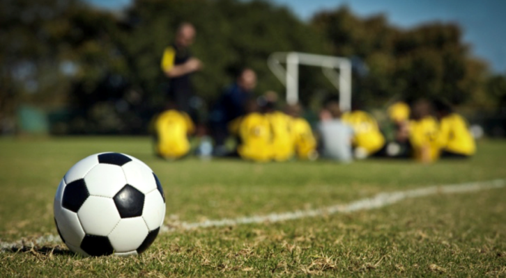 Entrenador de fútbol formativo fue acusado de abuso sexual y pornografía infantil