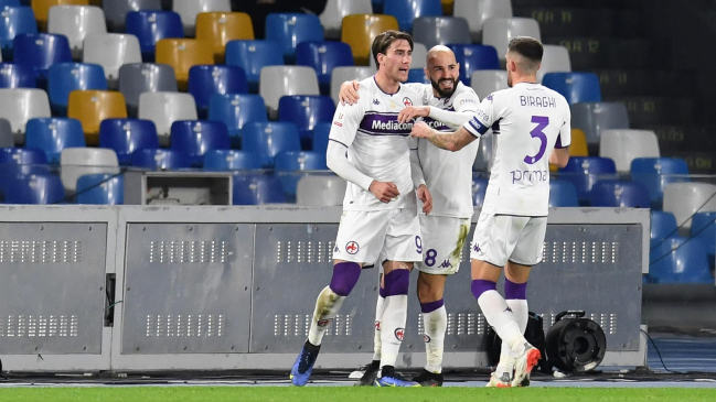 Fiorentina de Erick Pulgar aplastó a Napoli en el alargue y lo eliminó en octavos de la Copa Italia