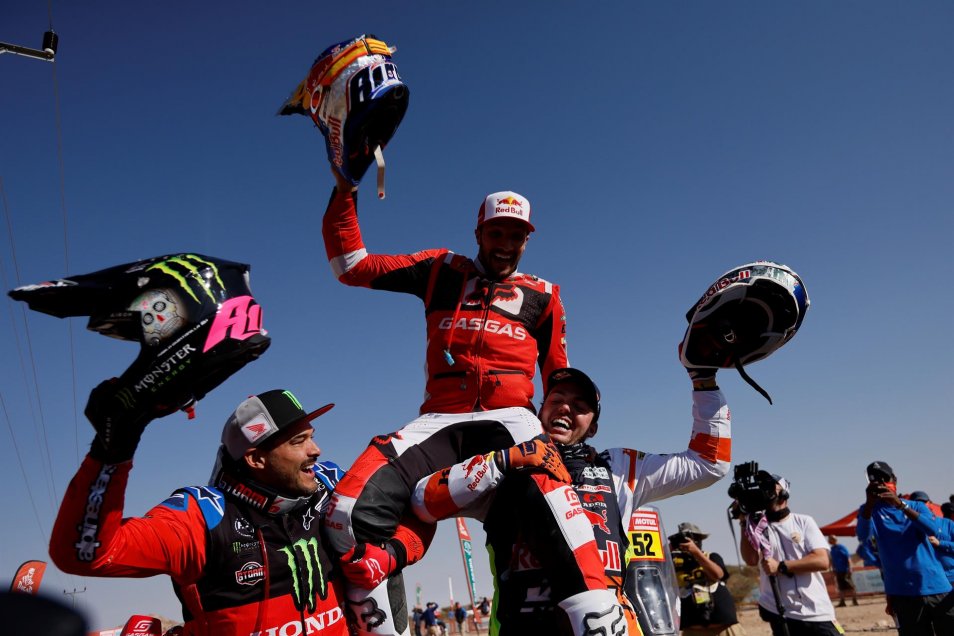 La alegría de Pablo Quintanilla por integrar el podio en las motos del Rally Dakar