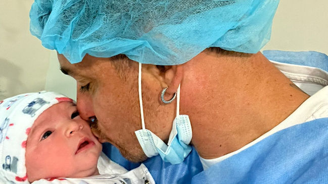 Universidad Católica felicitó a Fernando Zampedri por el nacimiento de su hijo Donato