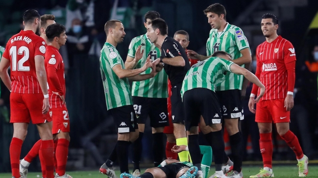 Jugadores de Betis acusaron al DT de Sevilla de pedirle a Jordán que se “mareara y tirara al suelo”