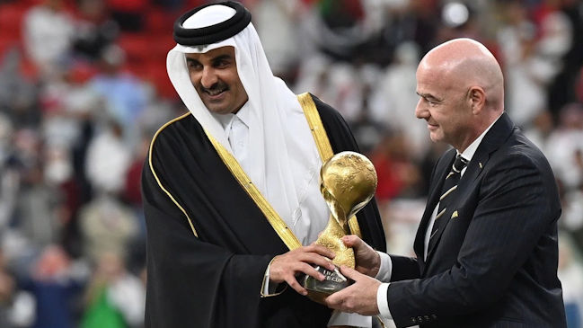 Acusaron a Infantino de cambiar su residencia a Qatar a meses del Mundial