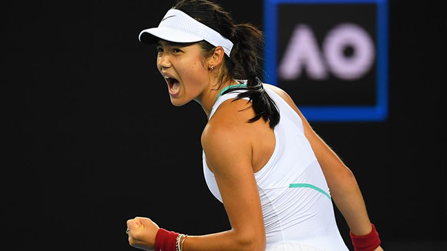 Raducanu avanzó en el Abierto de Australia tras vencer a Sloane Stephens