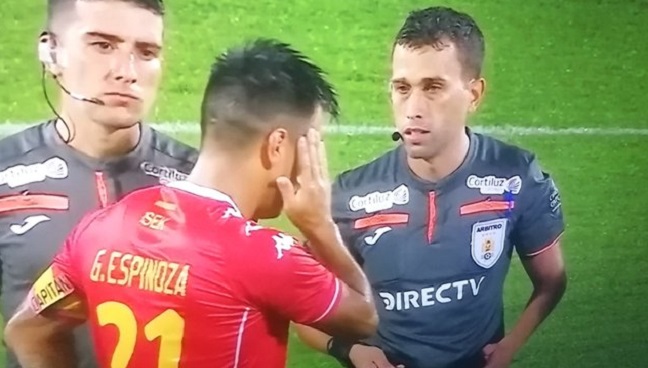 Hinchas de Unión Española reclamaron por la capitanía de Gonzalo Espinoza en amistoso