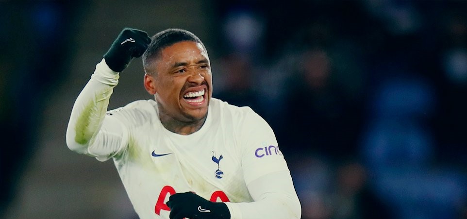 Steven Bergwijn fue héroe al anotar dos goles en los descuentos en remontada de Tottenham sobre Leicester