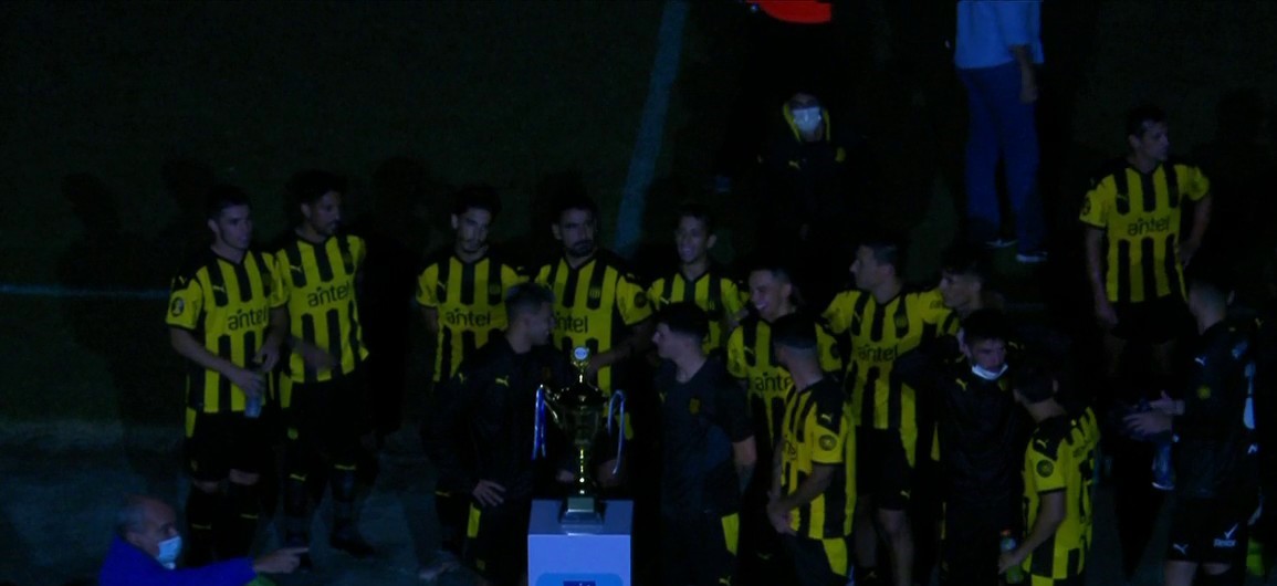 Ñublense cayó ante Peñarol en un amistoso que terminó anticipadamente por dos cortes de luz