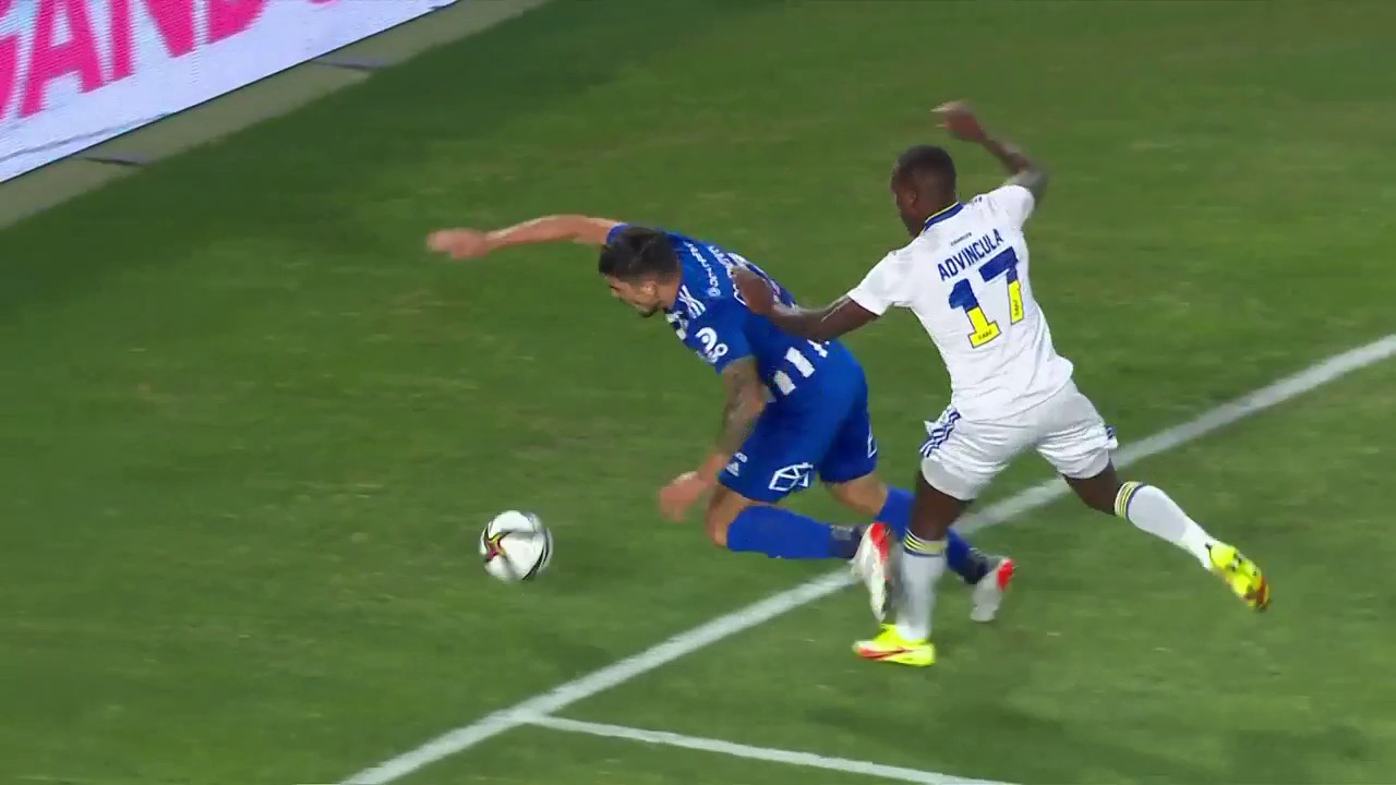 Luis Casanova salió lesionado en los primeros minutos del amistoso con Boca Juniors