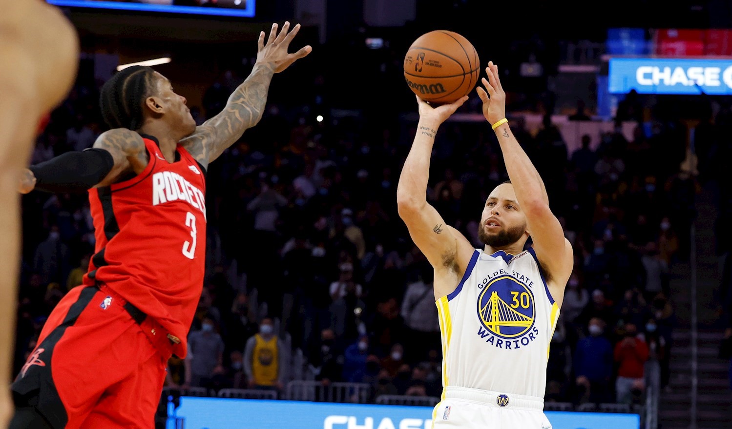 Stephen Curry fue el salvador de Golden State Warriors ante Houston Rockets en la NBA