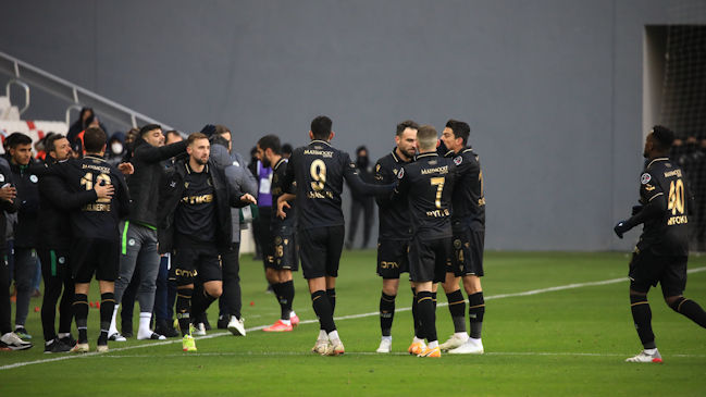 César Pinares fue expulsado y le costó la derrota a Altay ante Konyaspor en la liga turca