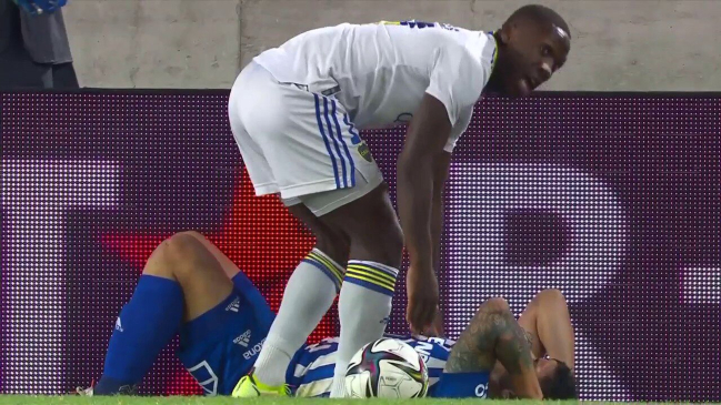 Hinchas de la U cargaron con todo contra Luis Advíncula por la terrible lesión de Casanova