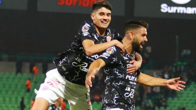 Angelo Araos convirtió su primer gol con la camiseta de Necaxa en goleada sobre Santos