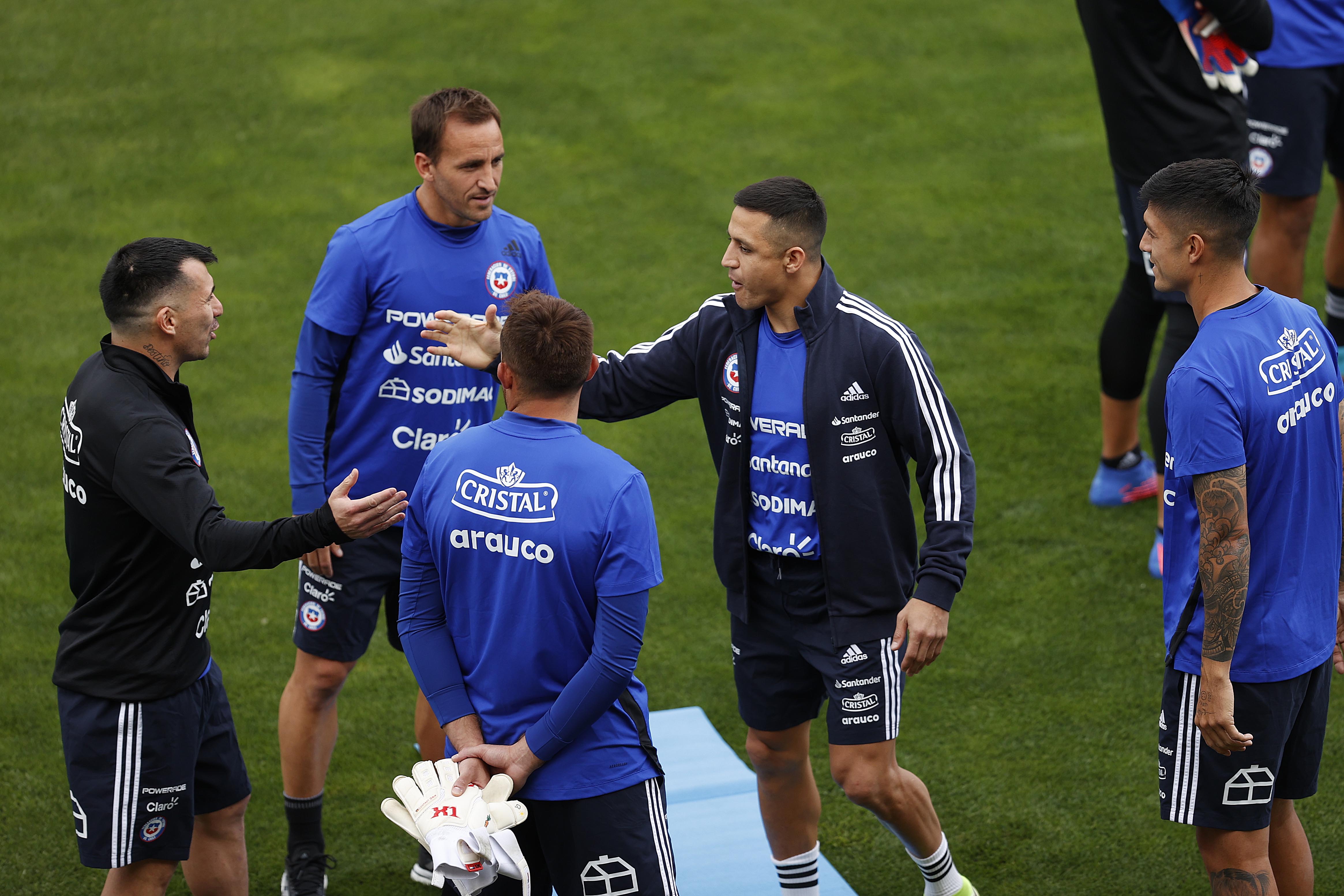 Alexis Sánchez y Charles Aránguiz se sumaron a los trabajos de la Roja en Calama