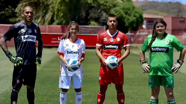 Unión La Calera presentó los uniformes 2022 en su aniversario 68