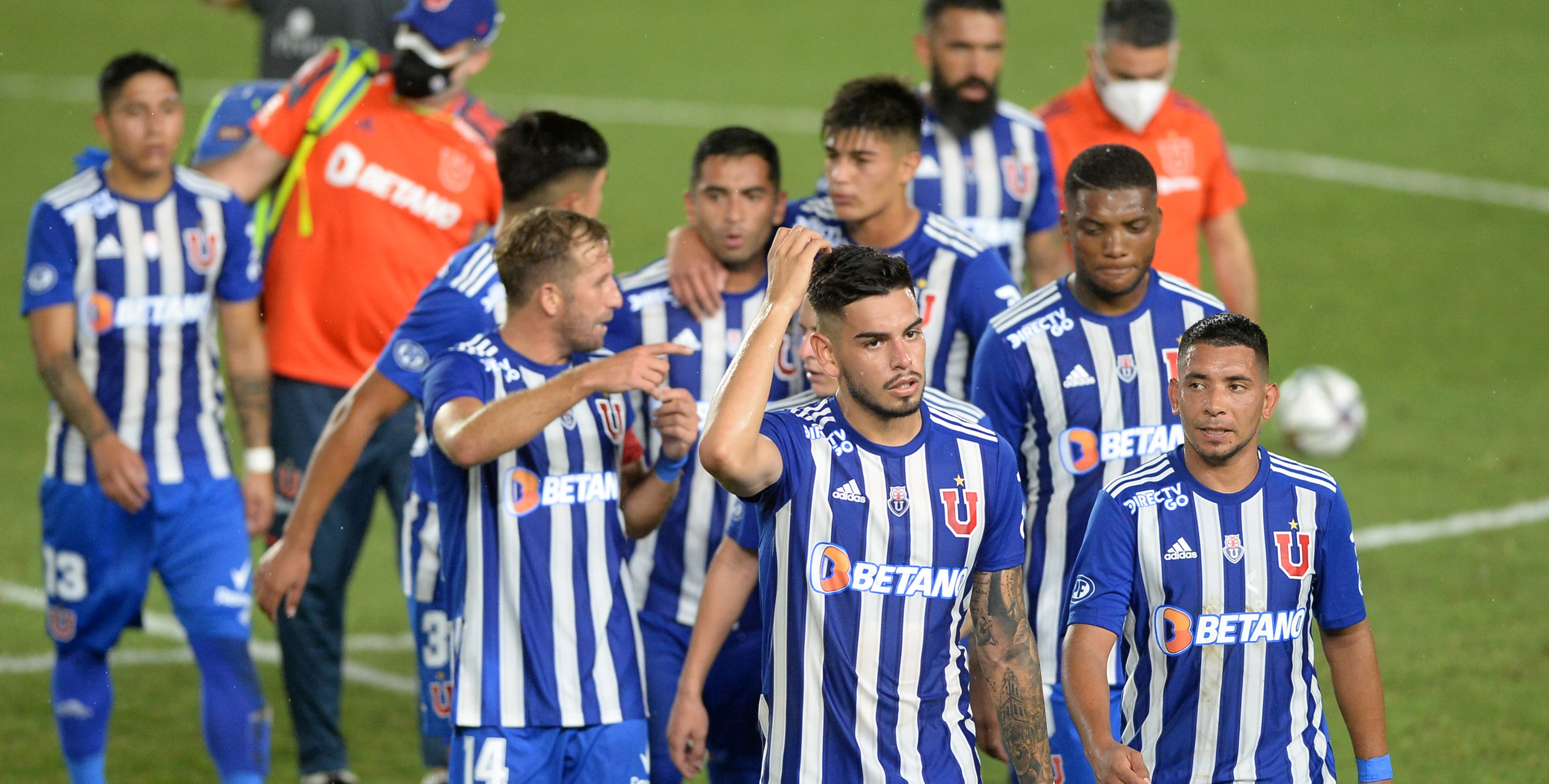 “En la ruta del León”: U. de Chile vive días agitados tras renuncia de dos directores