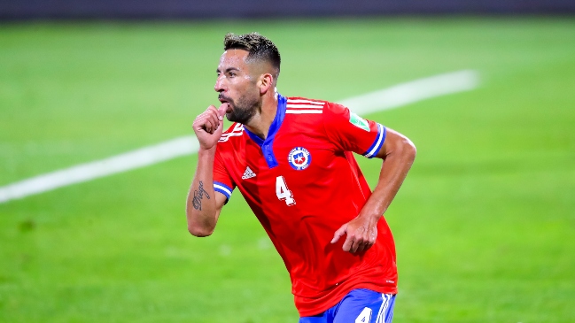 Confirmado: Mauricio Isla irá a la banca en el duelo ante Argentina