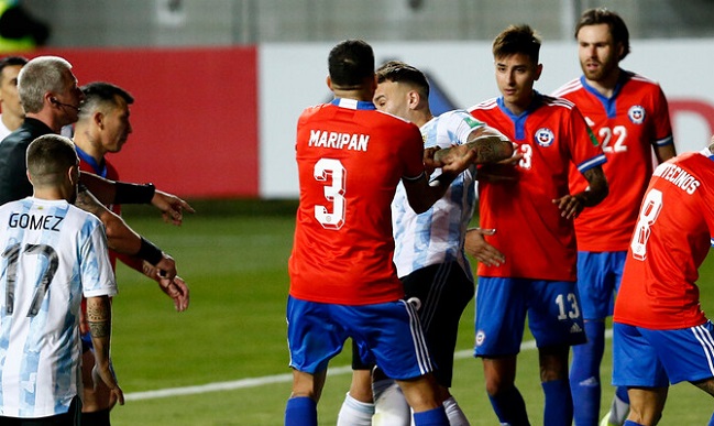 Dos bajas en defensa: Maripán y Vegas quedaron suspendidos para el cruce con Bolivia