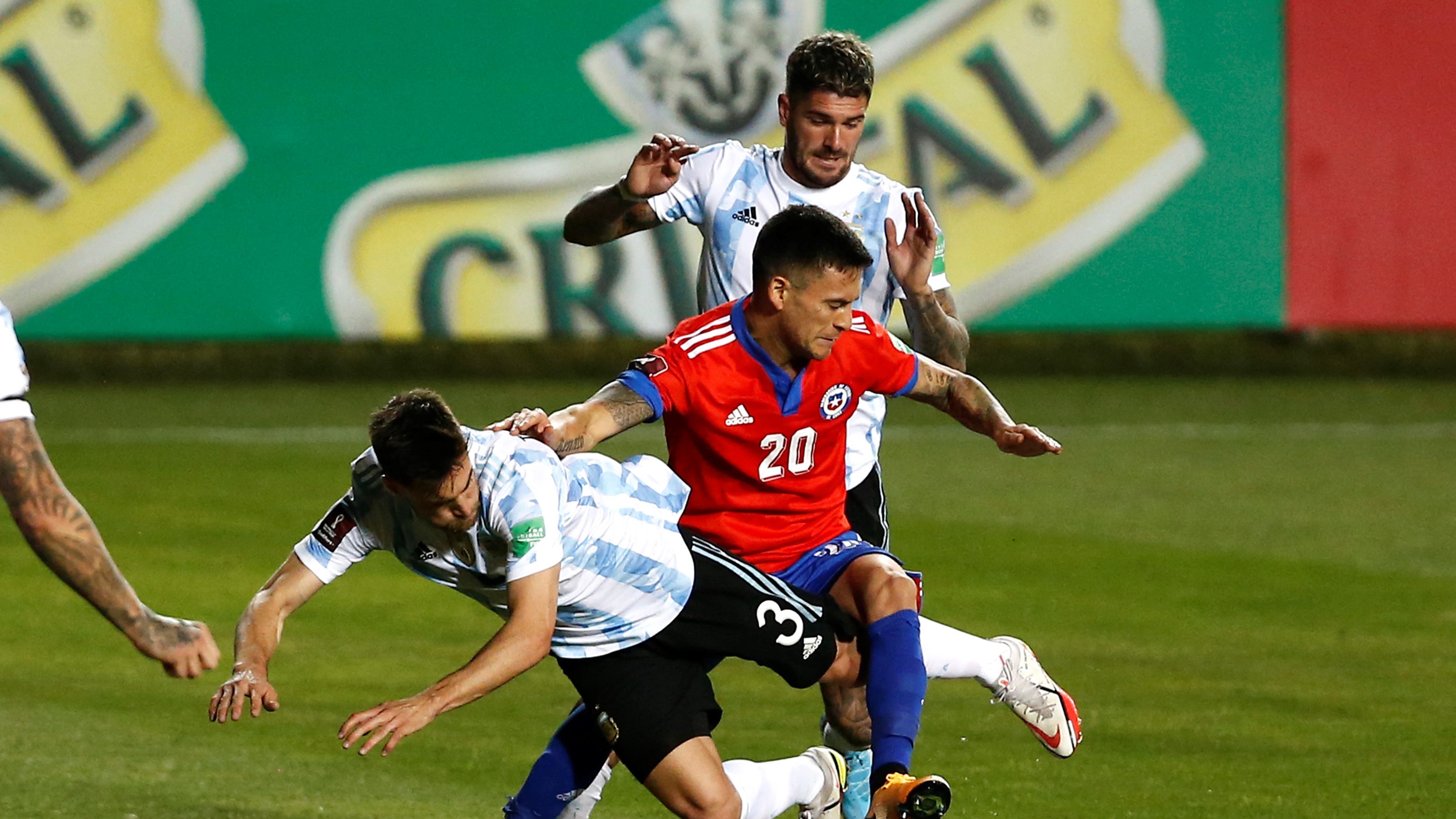 La Roja sufrió amargo revés ante Argentina y quedó muy complicado en la ruta al Mundial