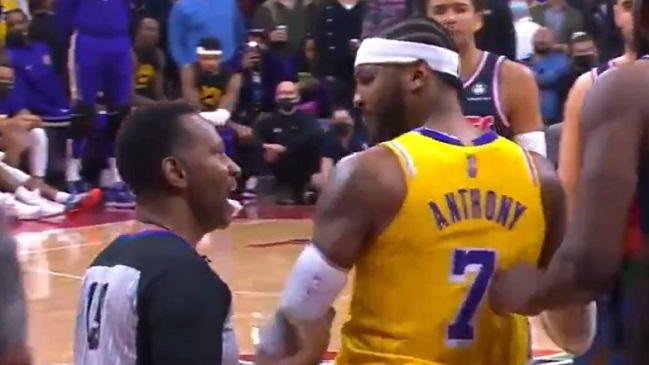 Carmelo Anthony encaró hinchas por comentarios con connotaciones racistas