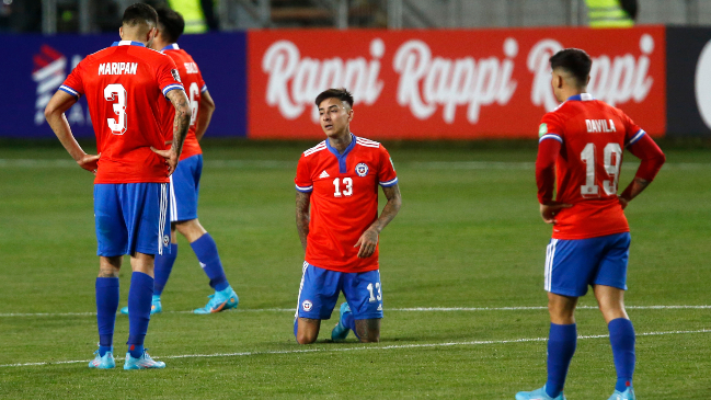 Resumen: La Roja se alejó de Qatar 2022 en una fecha de “respiro” para Uruguay y Perú