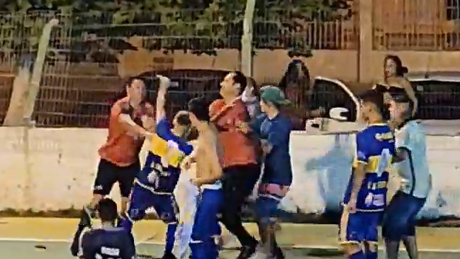 Arbitro amenazó con un arma y golpeó a jugadores en un partido en Brasil