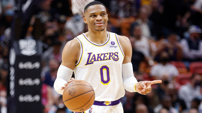 Russell Westbrook igualó récord de Kobe Bryant en Los Angeles Lakers