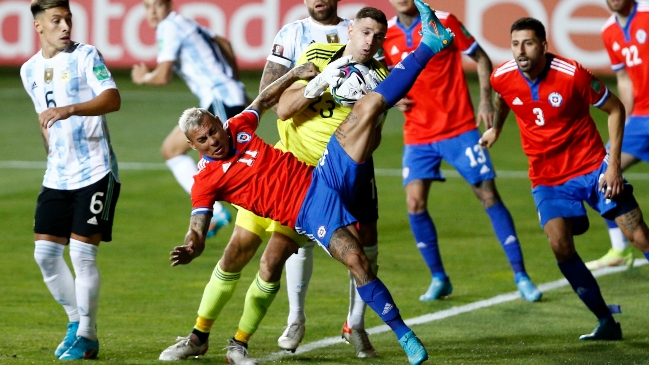 Uno menos para Lasarte: Eduardo Vargas fue liberado de la Roja por lesión