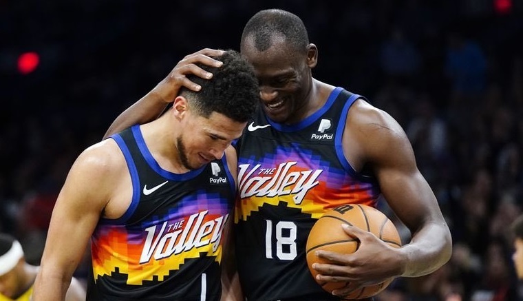 Phoenix Suns remontó ante San Antonio Spurs y logró su décima victoria seguida en la NBA