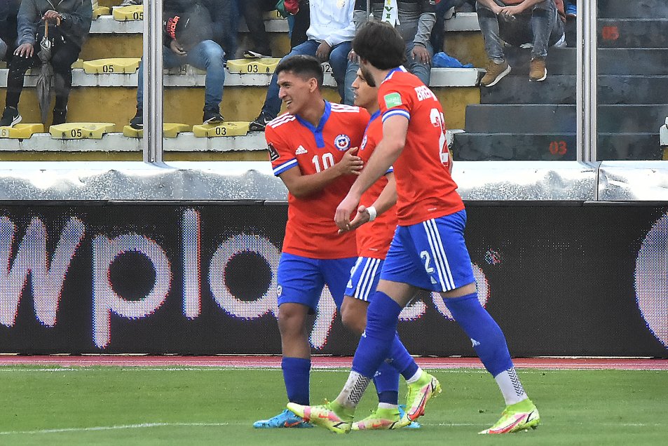 Chile se quedó tres valiosos puntos en La Paz ante Bolivia para mantenerse en carrera en las Clasificatorias