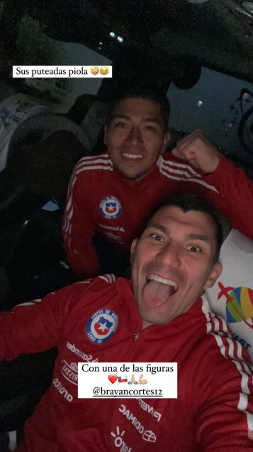 Gary Medel compartió con Gabriel Suazo y Brayan Cortés tras la victoria en Bolivia