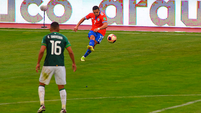 Pudo ser un “Hat-Trick”: El tremendo disparo al travesaño de Alexis Sánchez de tiro libre