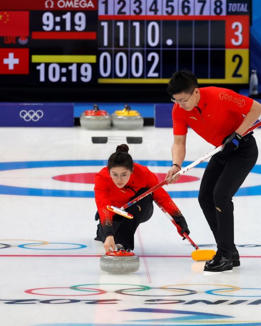 Pura concentración: El curling abrió los Juegos Olímpicos de Invierno de Beijing 2022