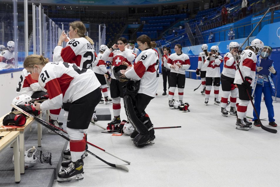 El hockey sobre hielo le puso acción a los Juegos Olímpicos de Invierno de Beijing 2022