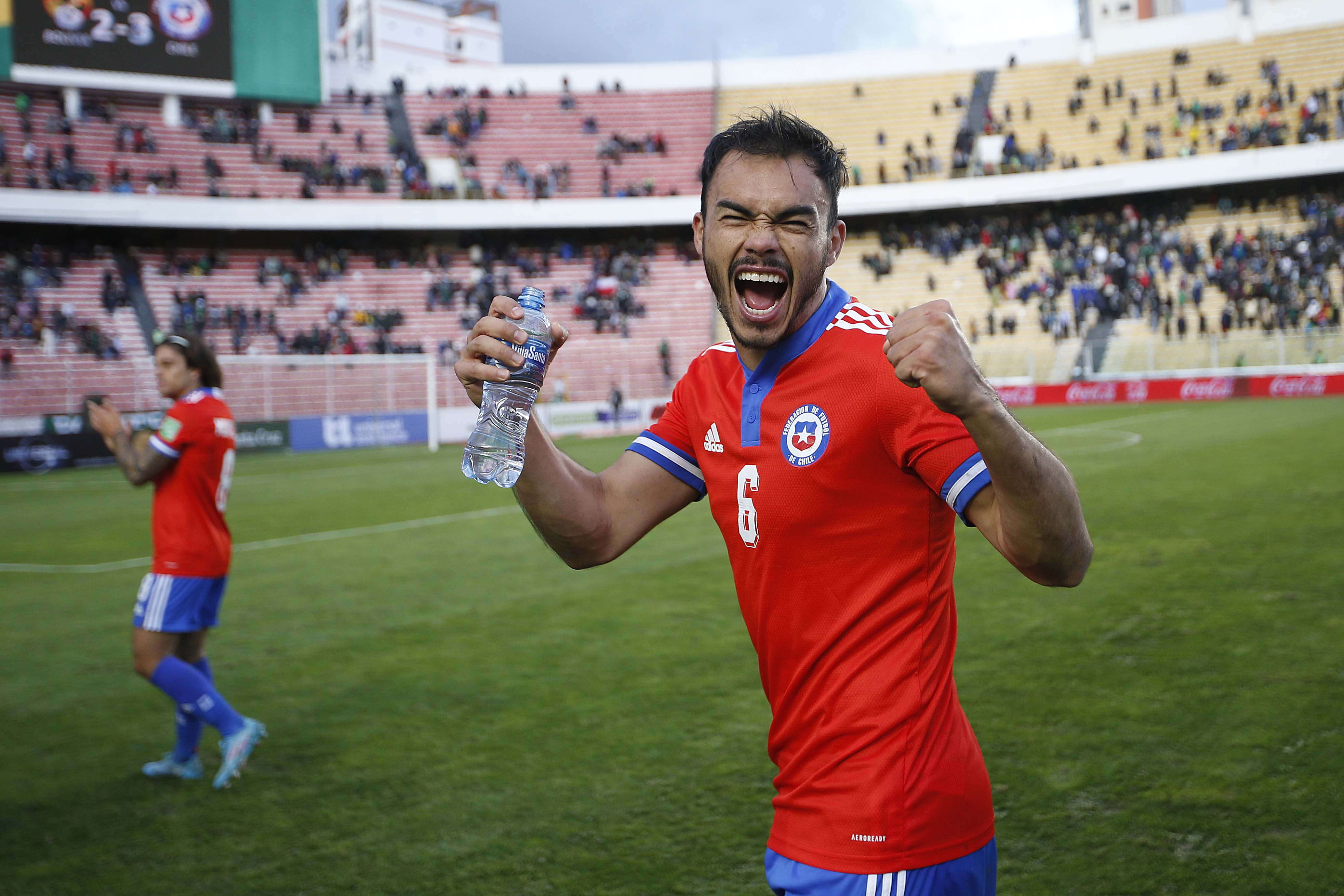 Cuatro chilenos integran el equipo ideal de la fecha 16 de las Clasificatorias