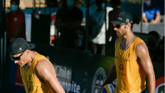Vicente Droguett y Noé Aravena vencieron a los primos Grimalt en el Sudamericano de Vóleibol Playa