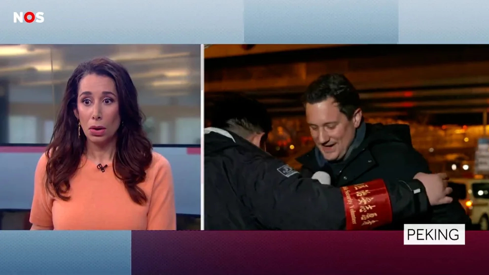 ¡Censura en Beijing! Un periodista neerlandés fue interrumpido por guardias chinos mientras informaba en vivo