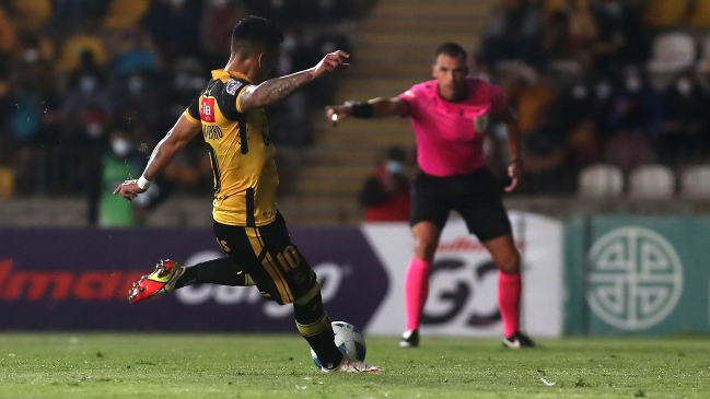 Joe Abrigo definió de forma certera desde los 12 pasos y puso en ventaja a Coquimbo ante la UC