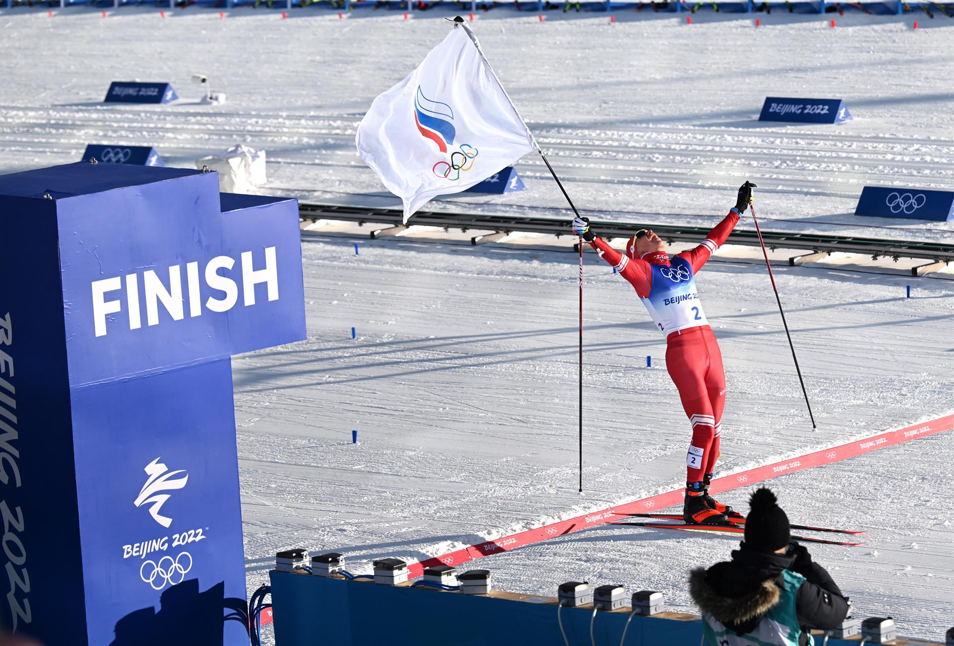 El ruso Alexander Bolshunov ganó oro en los 30 kilómetros de esquiatlón en los Juegos Olímpicos de Invierno
