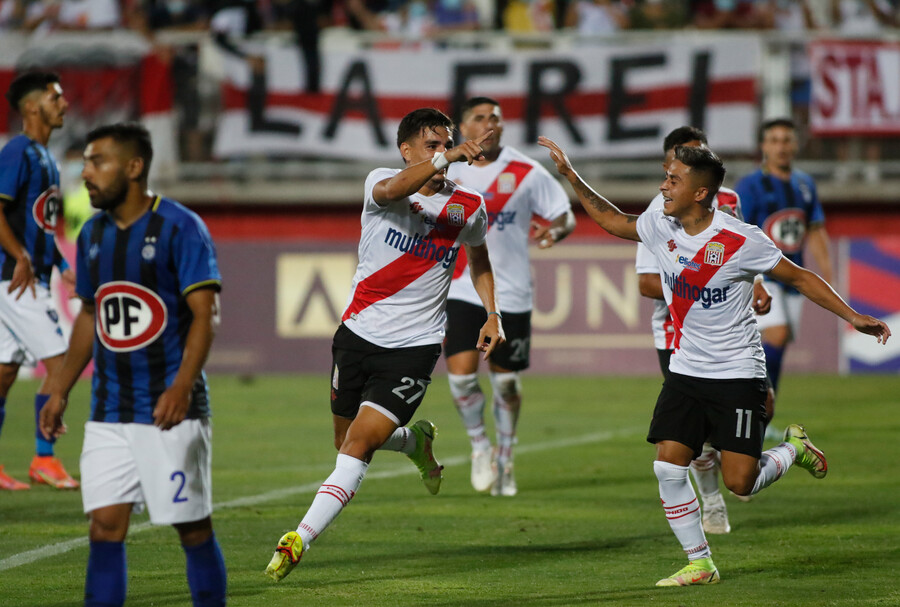 Curicó Unido aplastó a Huachipato y se alzó como líder tras la primera fecha
